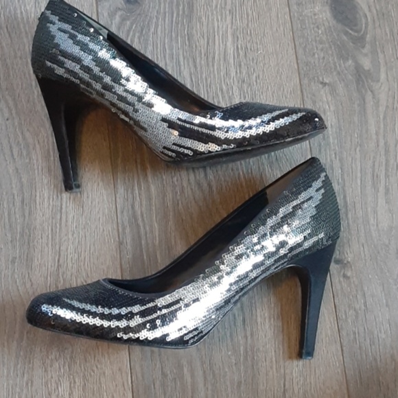 Silver and black Nina Heels size 6m. - Picture 2 of 5